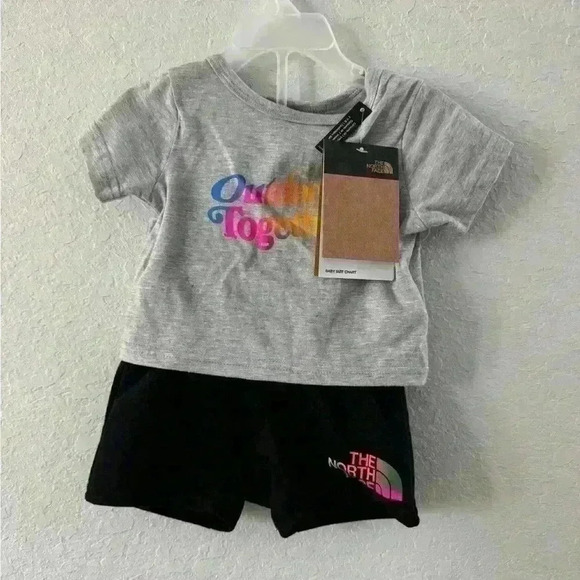 NWT The North Face Baby set “outdoors together” Sz 3 months - rainbow - Picture 4 of 8